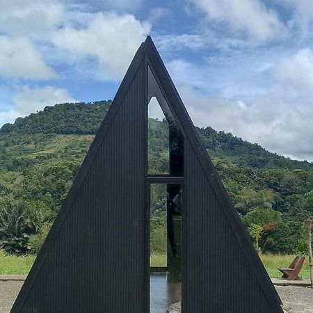 Wawowow Hotel Tomohon Buitenkant foto