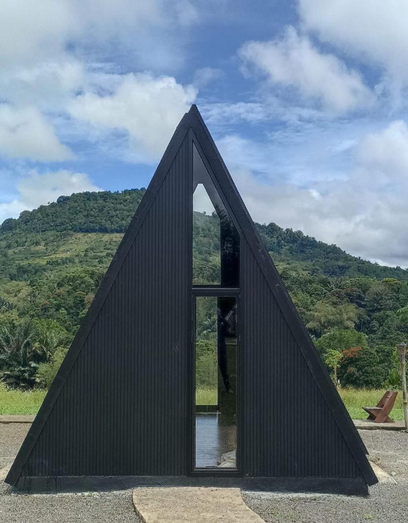 Wawowow Hotel Tomohon Buitenkant foto