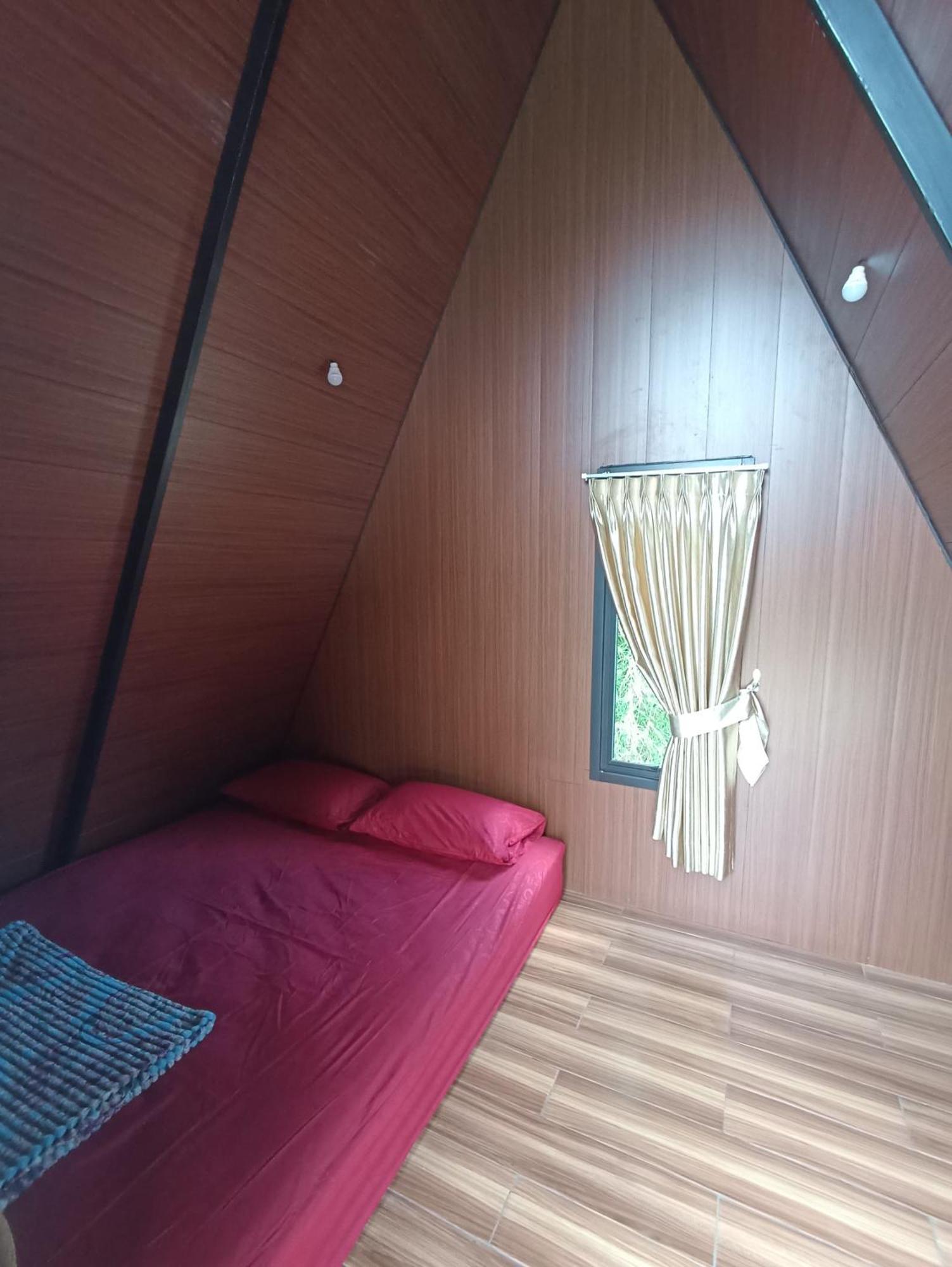 Wawowow Hotel Tomohon Buitenkant foto