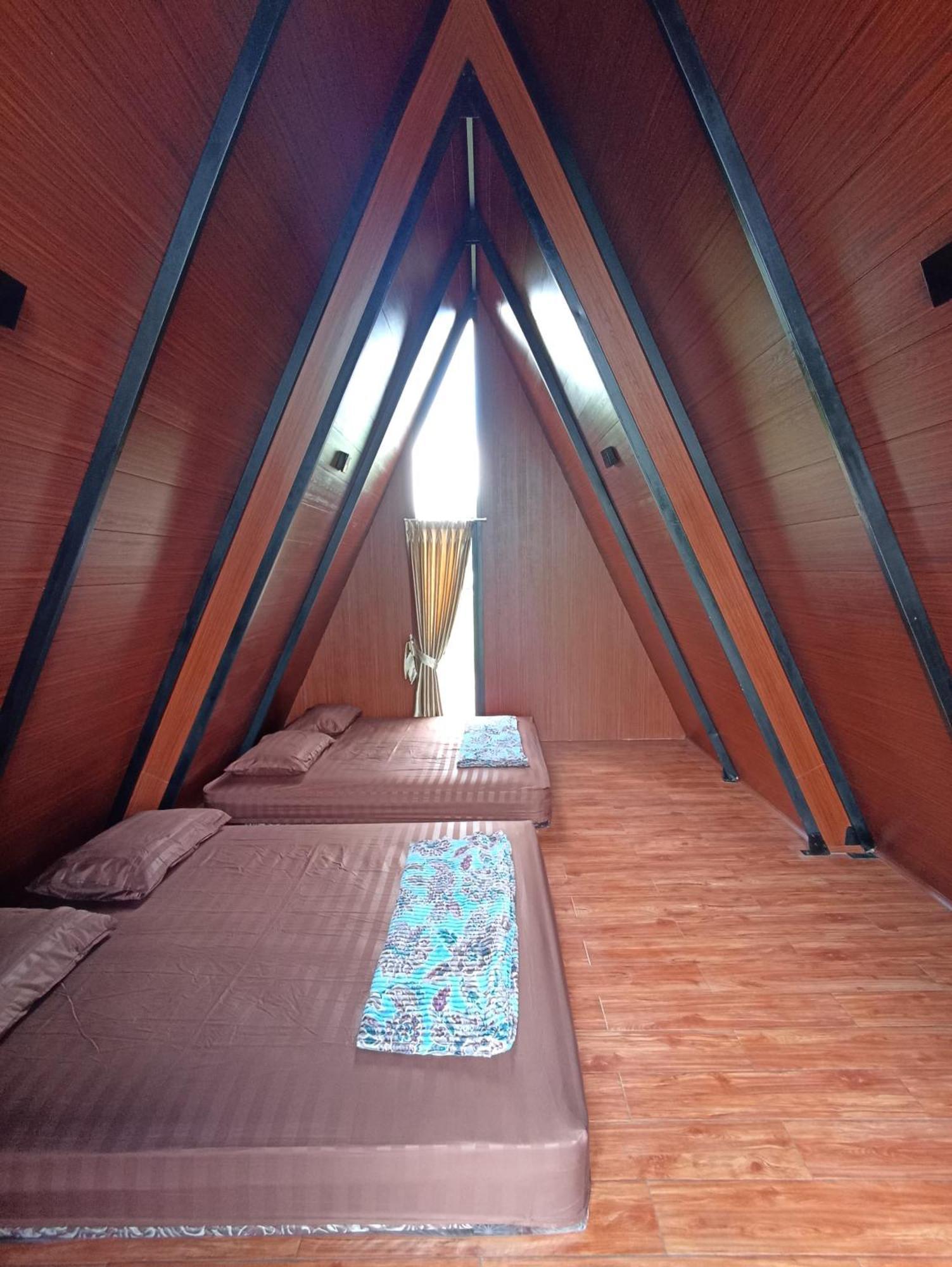 Wawowow Hotel Tomohon Buitenkant foto